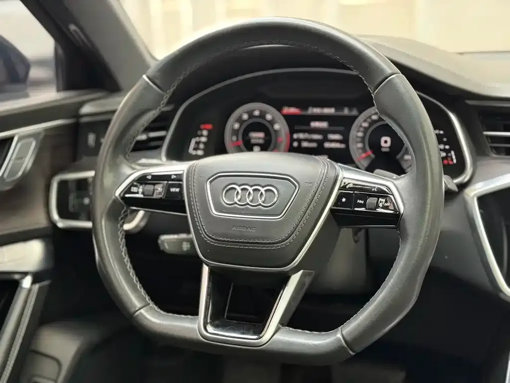 Audi A6L — фото 10