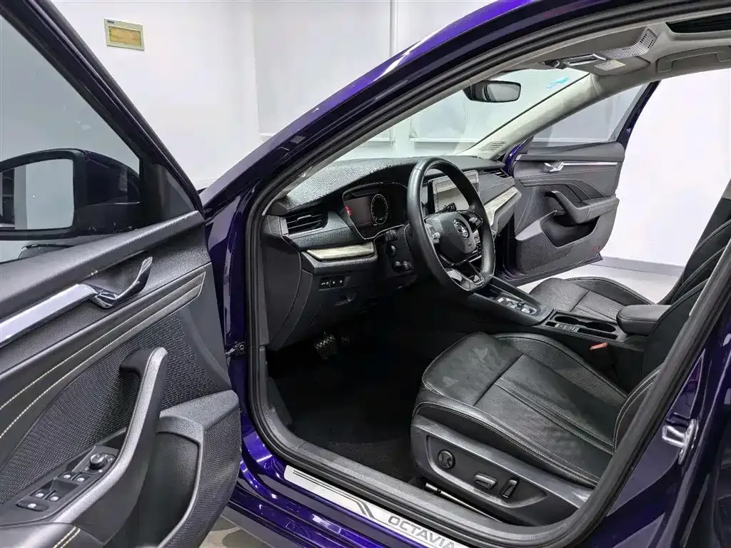 Skoda Octavia — фото 10