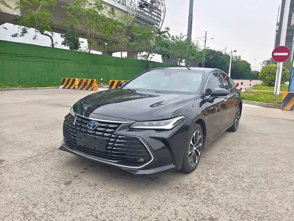 Toyota Avalon — фото 1
