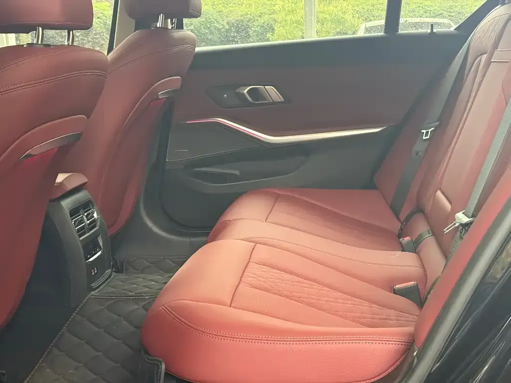 BMW 3 Series 2025 из CN, фото 2