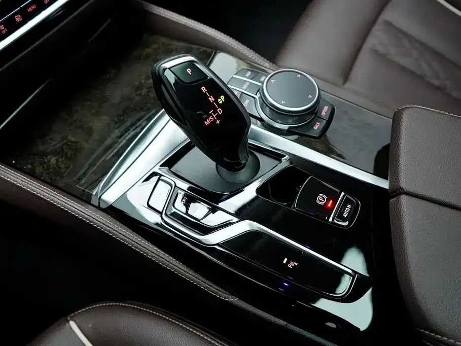 BMW 5 Series — фото 2