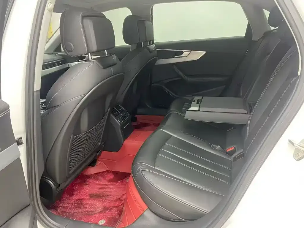 Audi A4L 2022 из CN, фото 9