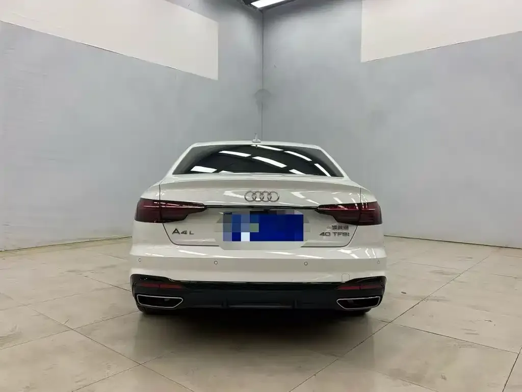 Audi A4L 2022 из CN, фото 4