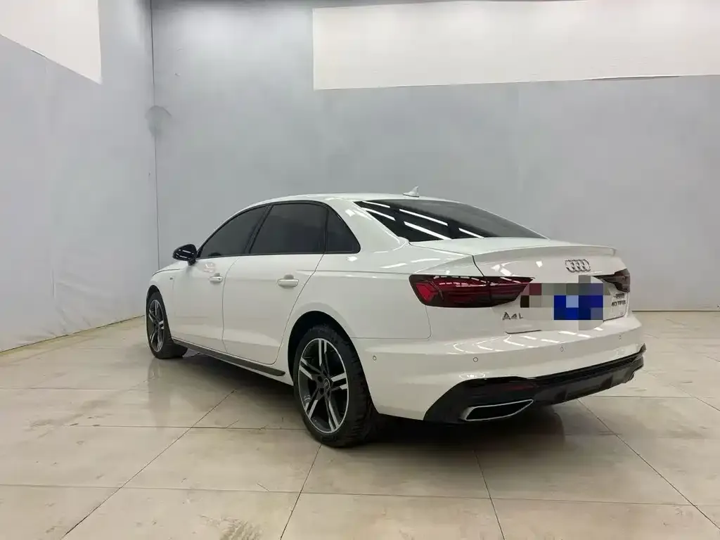 Audi A4L 2022 из CN, фото 2