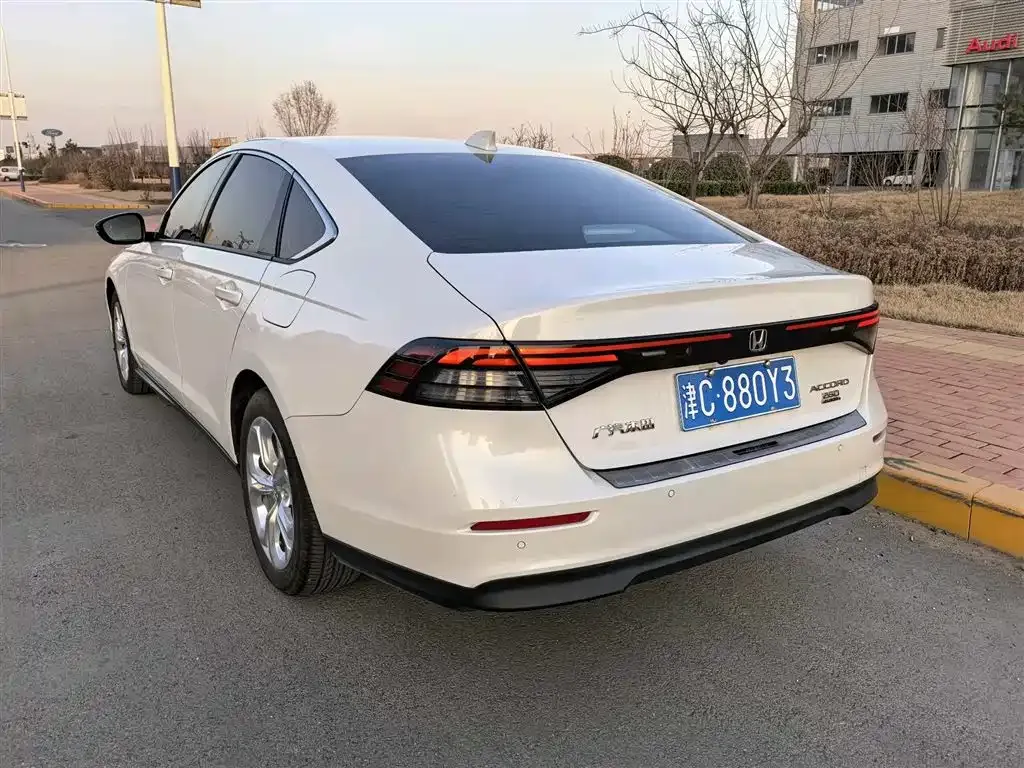 Honda Accord — фото 9