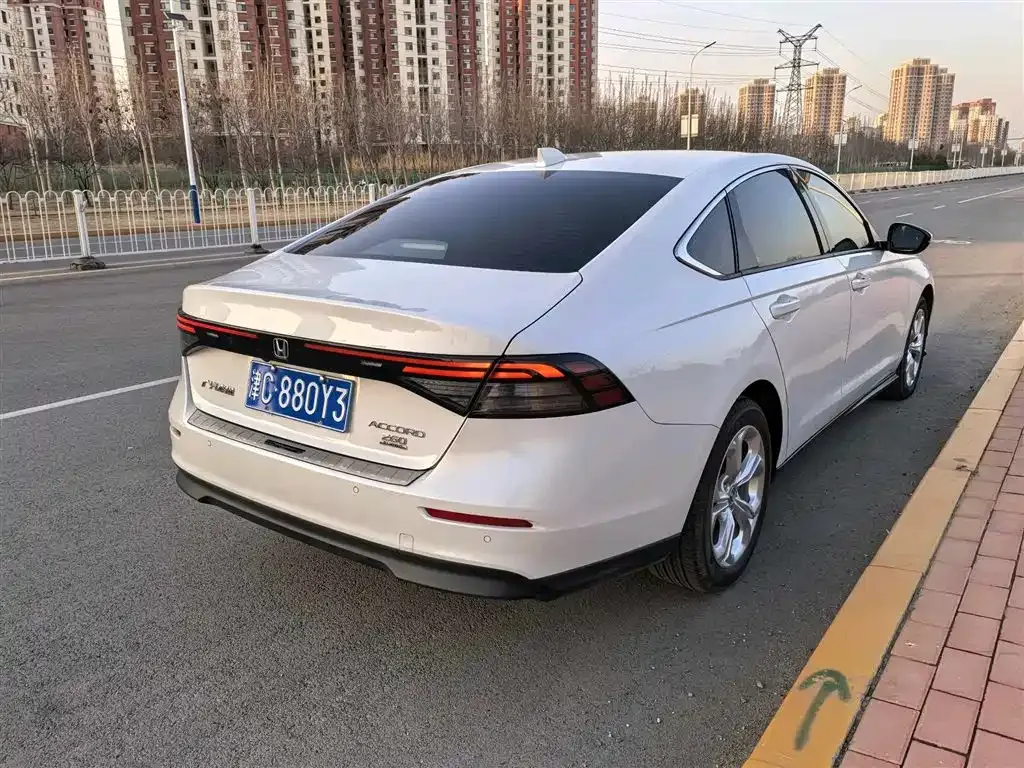 Honda Accord — фото 10