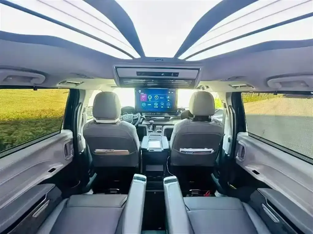 Toyota Granvia 2024 из CN, фото 4