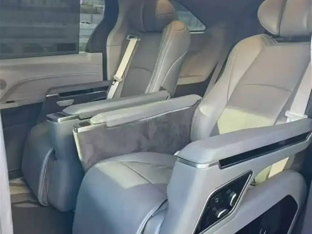 Toyota Granvia 2024 из CN, фото 3