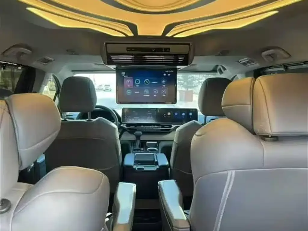 Toyota Granvia 2024 из CN, фото 5