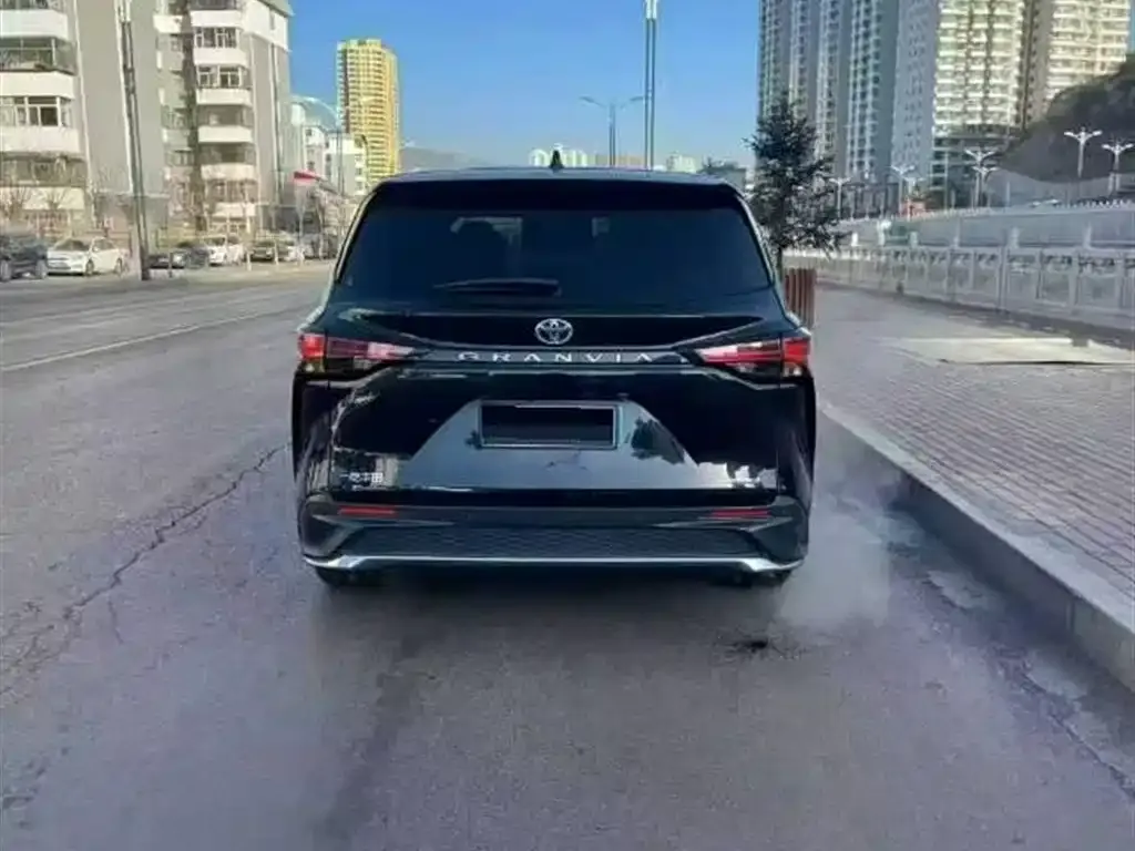 Toyota Granvia 2024 из CN, фото 8