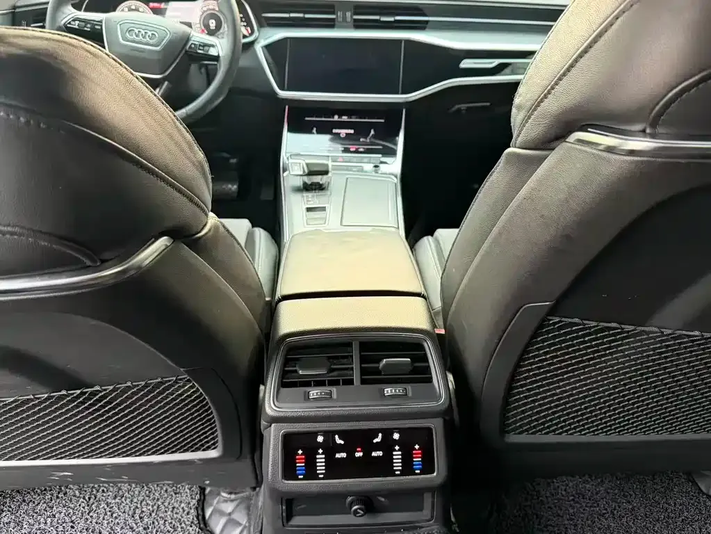 Audi A6L 2021 из CN, фото 9