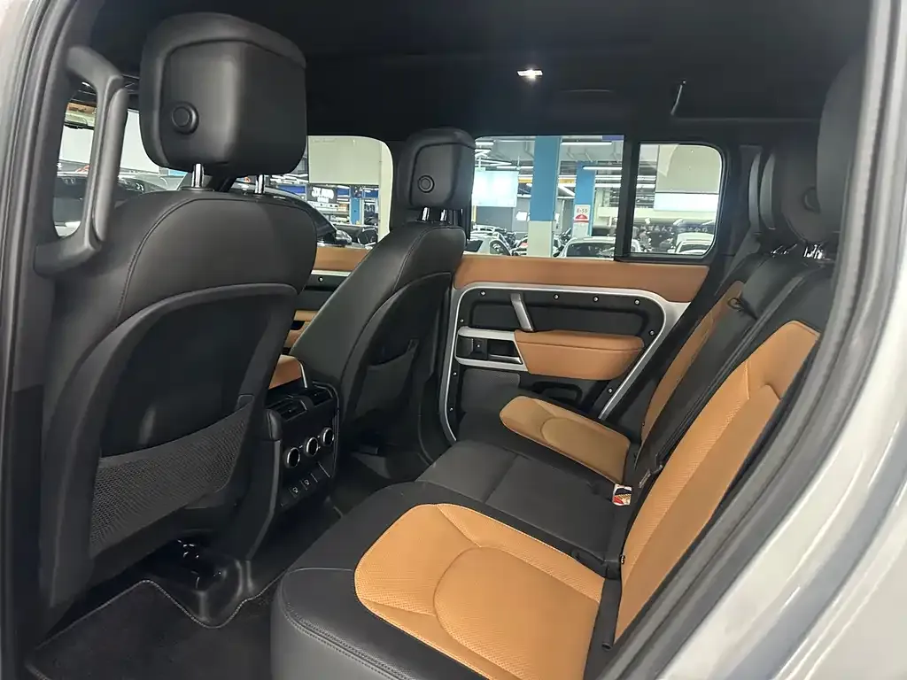 Land Rover Defender — фото 10