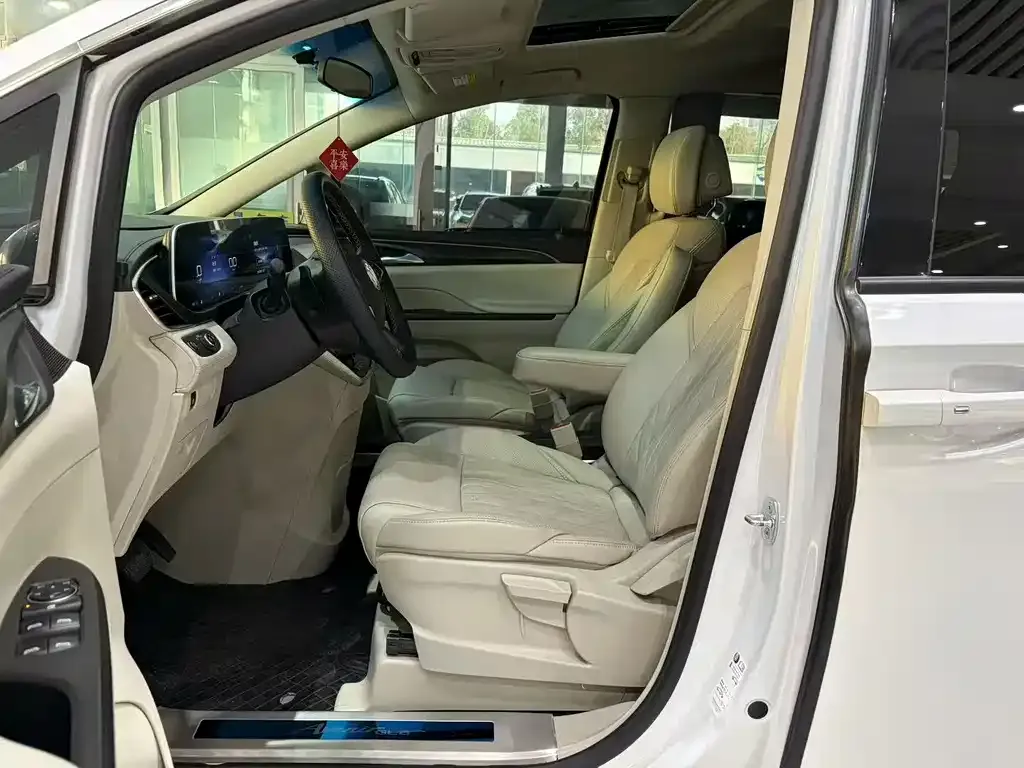 Buick GL8 2023 из CN, фото 3