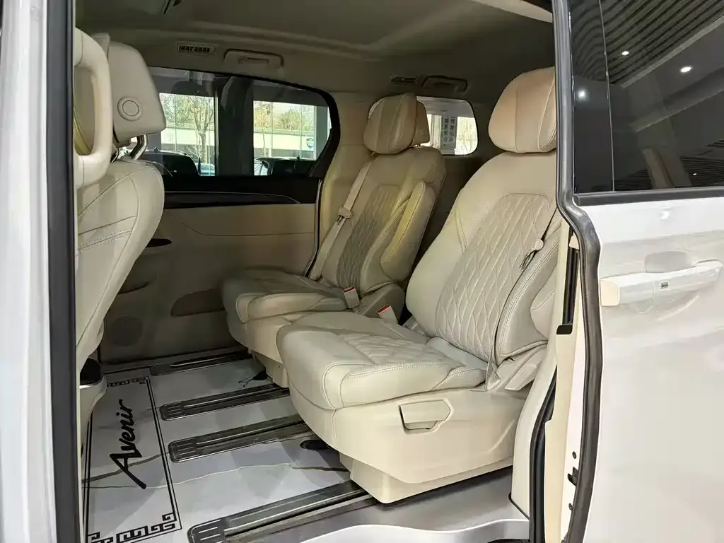 Buick GL8 2023 из CN, фото 2