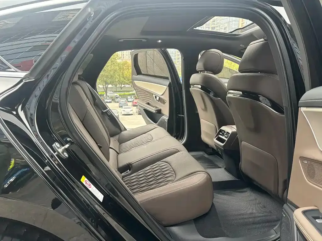BYD Han — фото 4