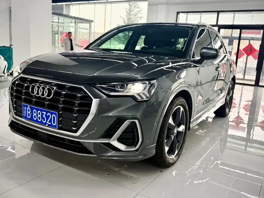 Audi Q3 — фото 1