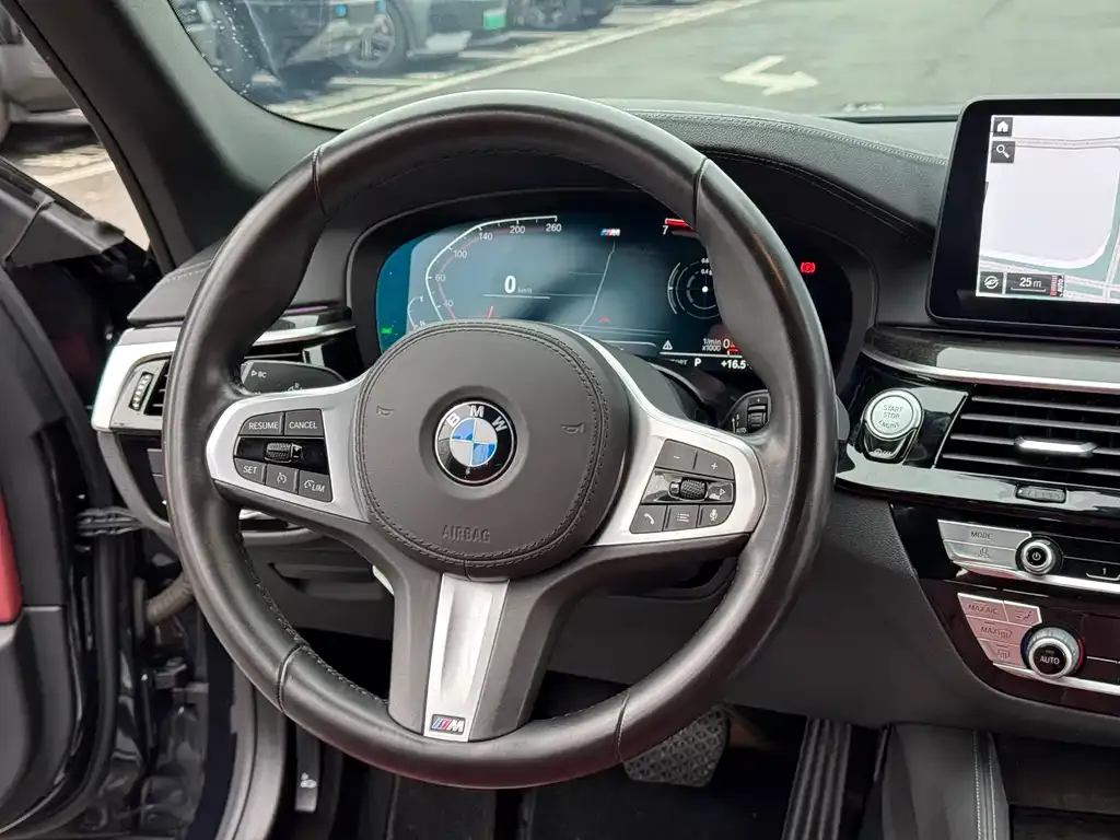 BMW 5 Series 2023 из CN, фото 3