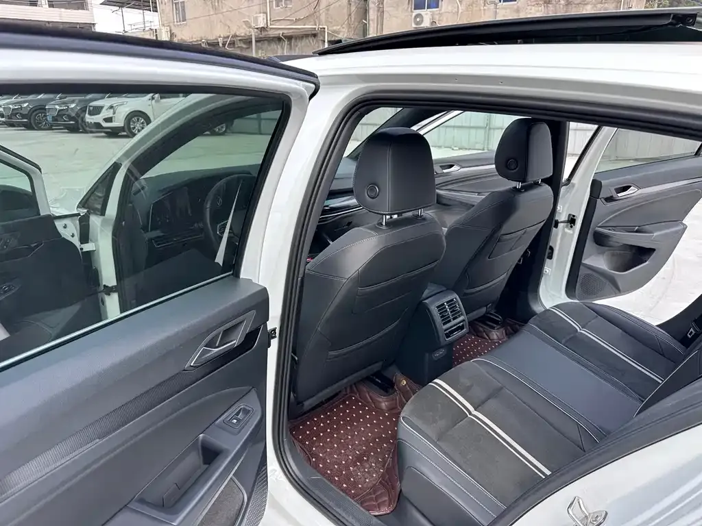 Volkswagen Golf 2021 из CN, фото 3
