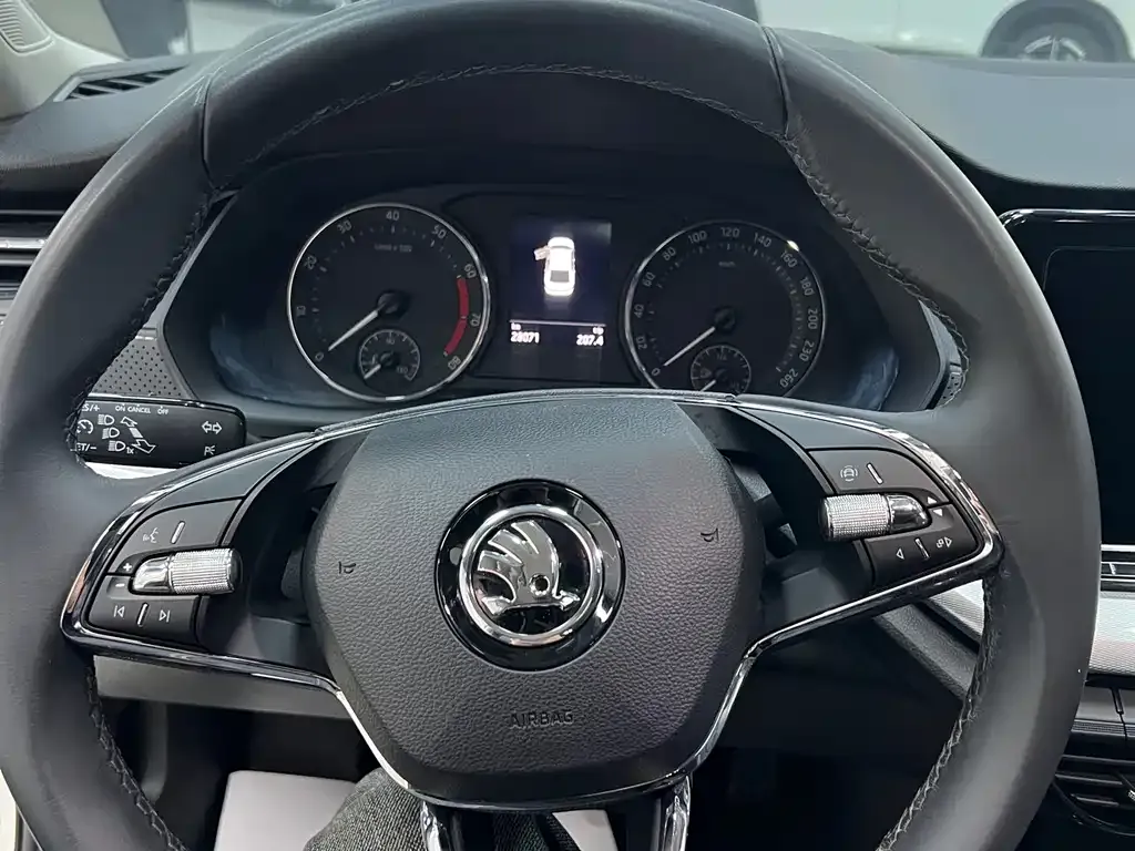 Skoda Octavia — фото 8