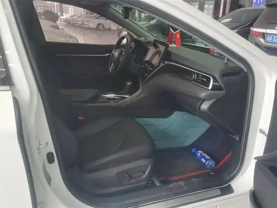 Toyota Camry — фото 2