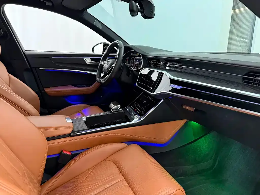 Audi A6L 2024 из CN, фото 4