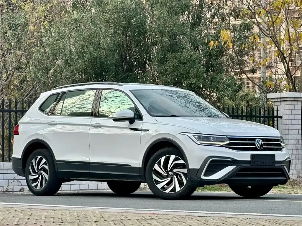 Volkswagen Tiguan L — фото 6