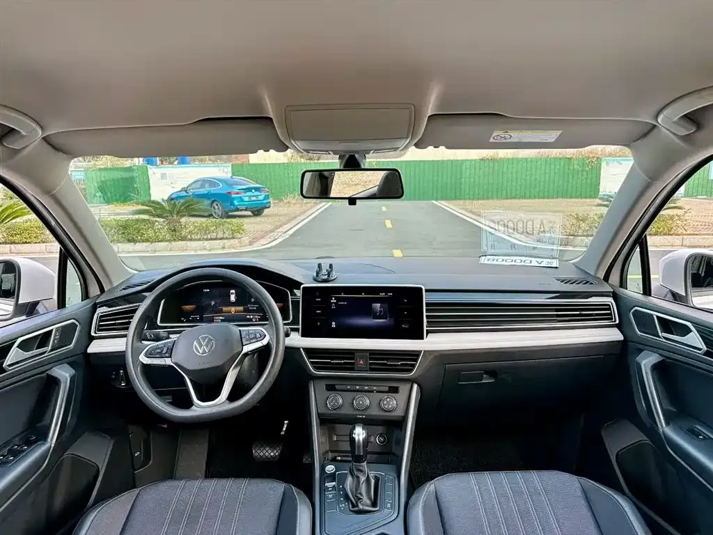 Volkswagen Tiguan L — фото 3