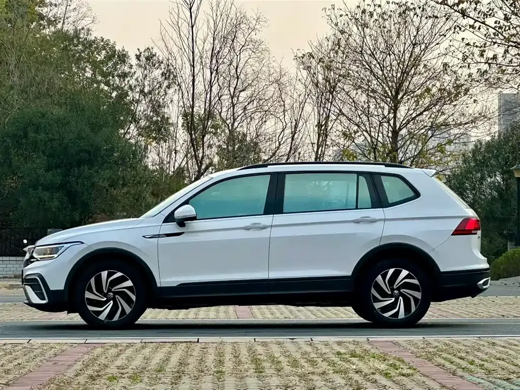 Volkswagen Tiguan L — фото 8