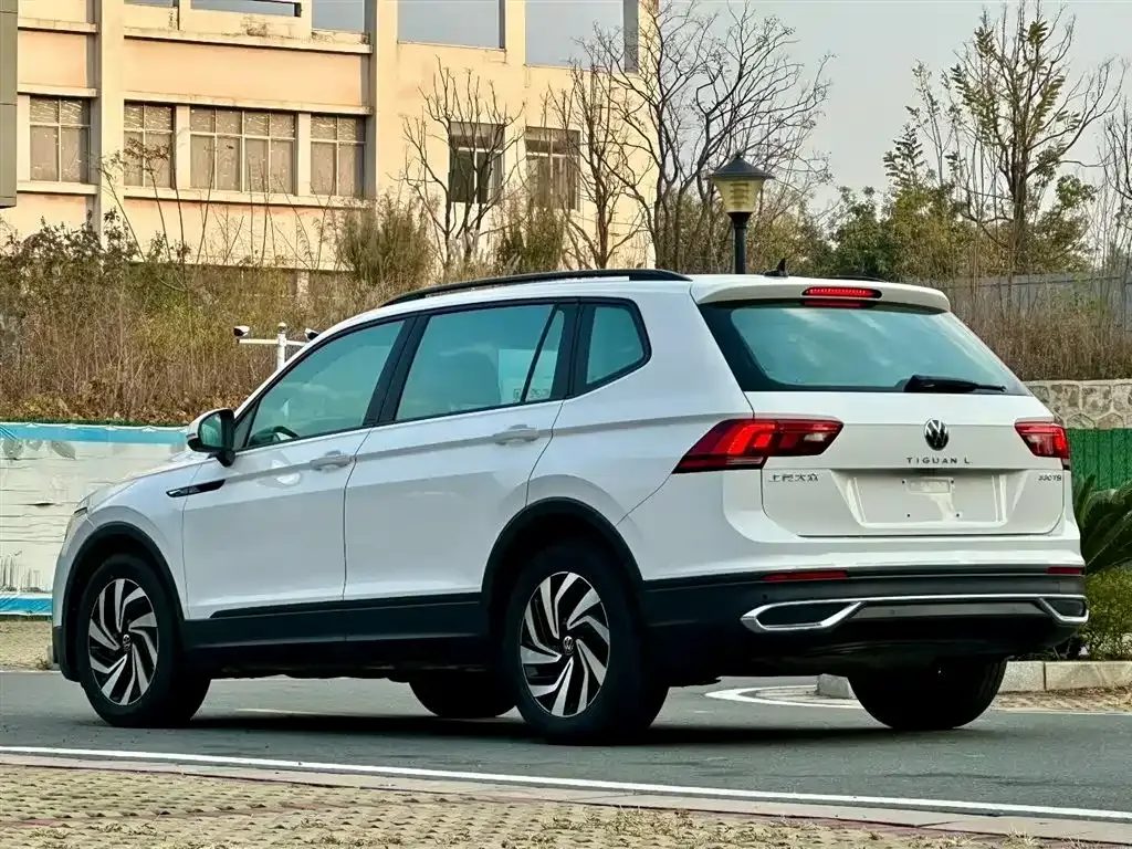 Volkswagen Tiguan L — фото 7