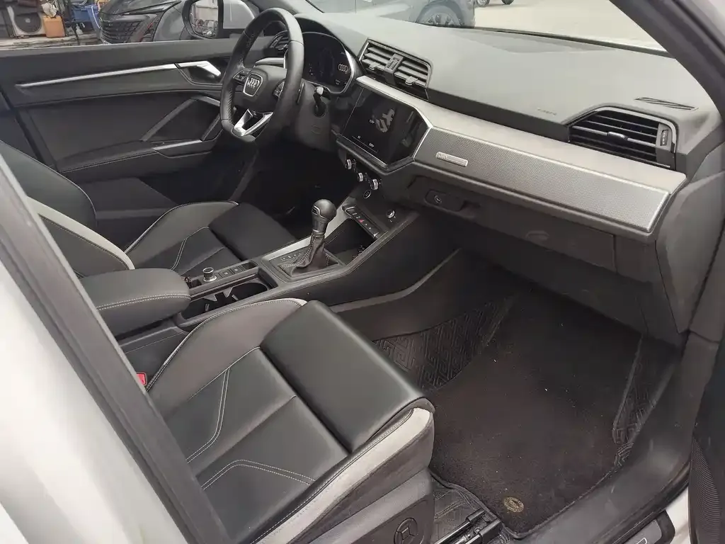 Audi Q3 2024 из CN, фото 2