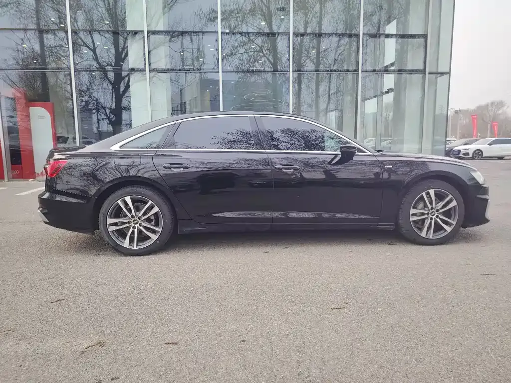 Audi A6L 2024 из CN, фото 4