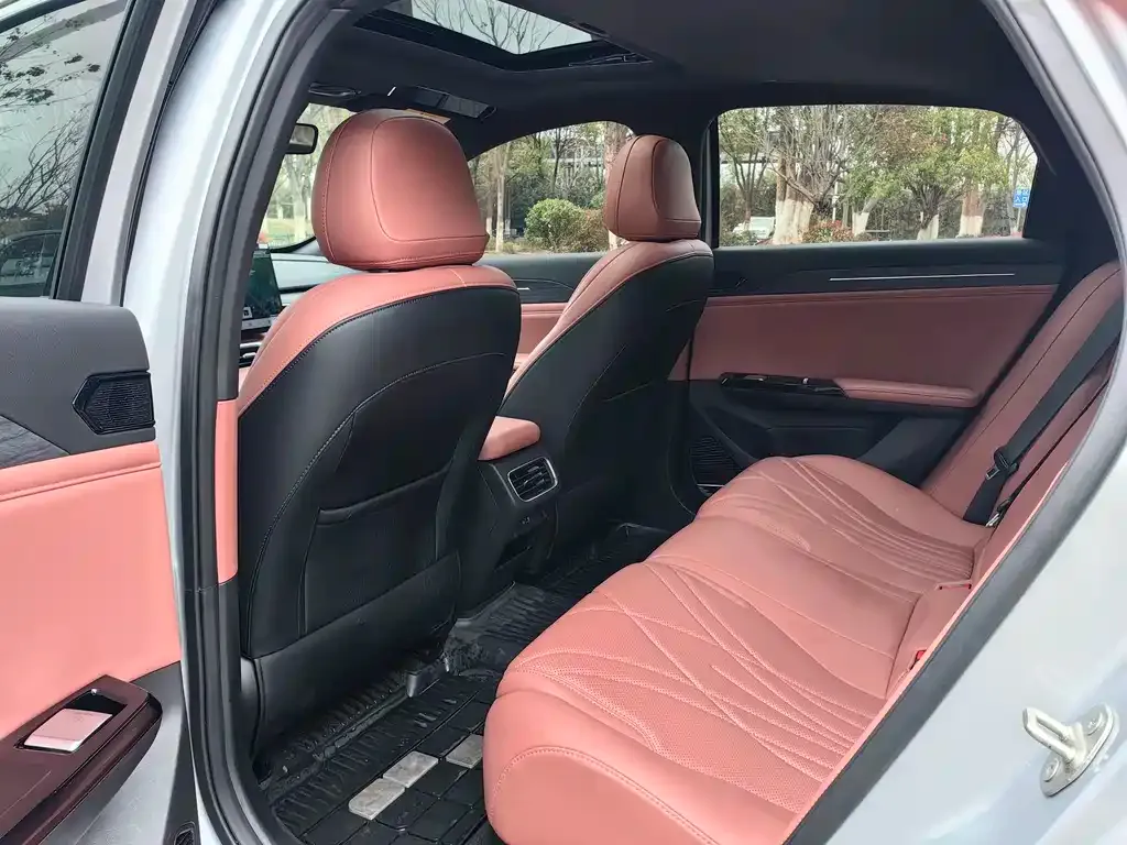 Geely Galaxy L6 2025 из CN, фото 5
