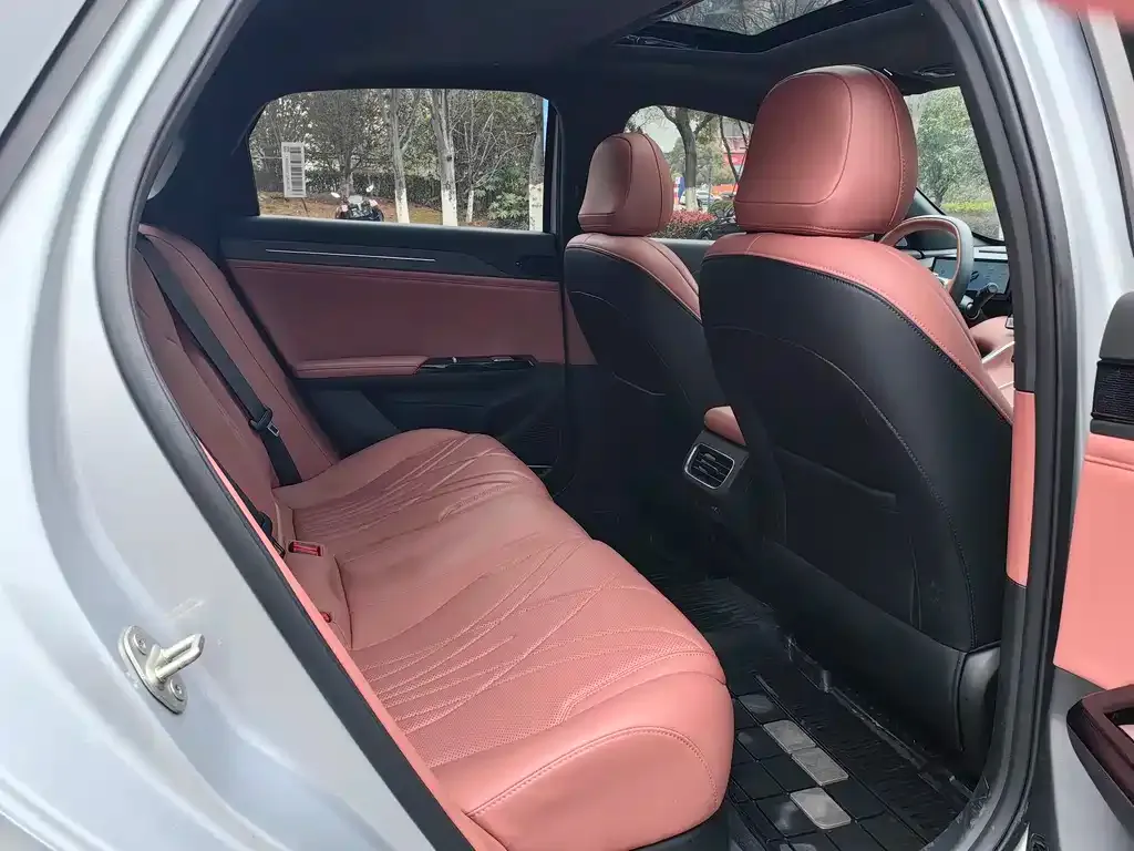 Geely Galaxy L6 2025 из CN, фото 4