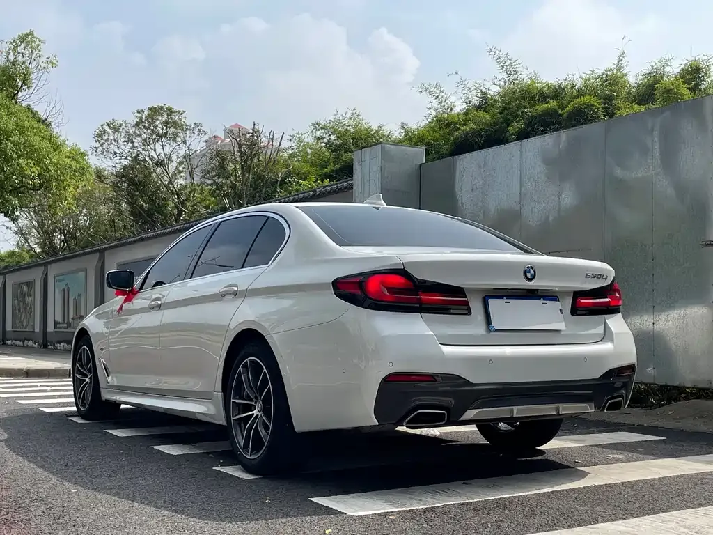 BMW 5 Series — фото 10