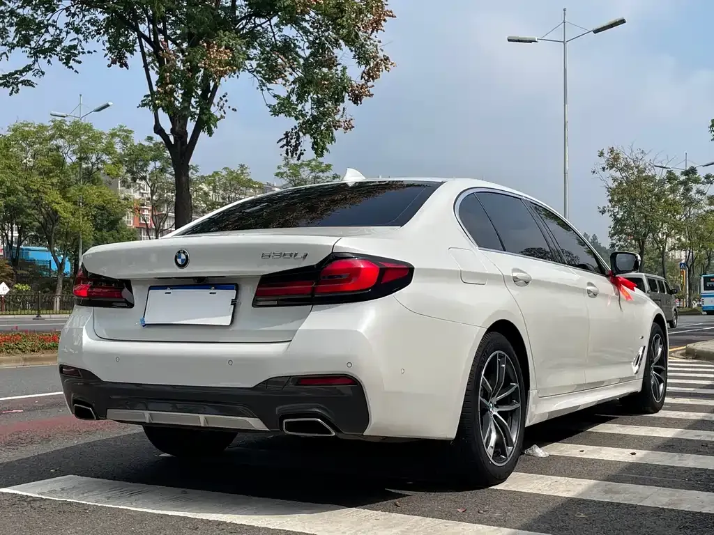 BMW 5 Series — фото 9