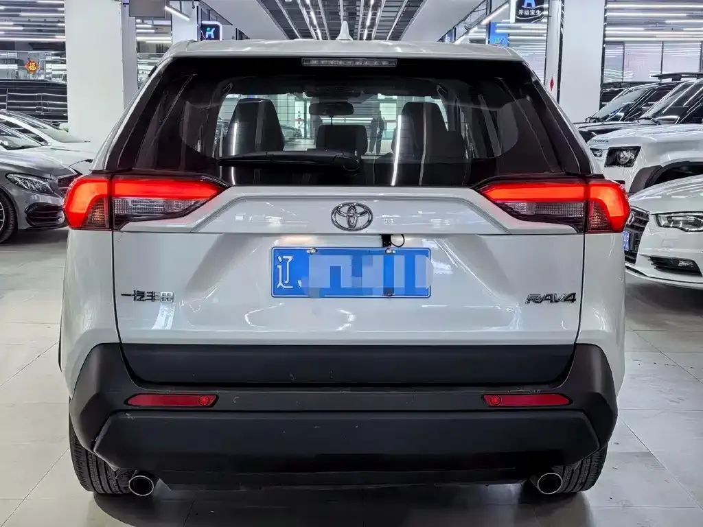 Toyota RAV4 — фото 3