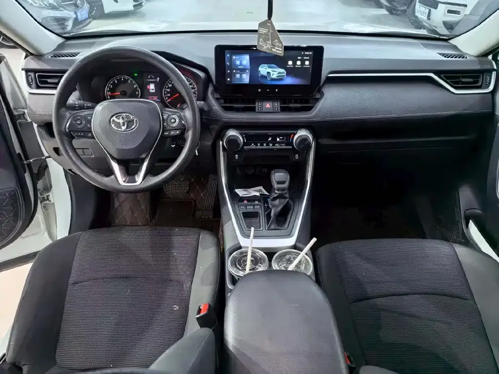 Toyota RAV4 — фото 2