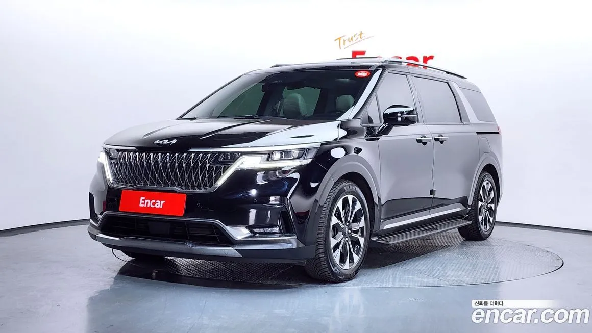 Kia Carnival Gasoline 7-Seater Outdoor