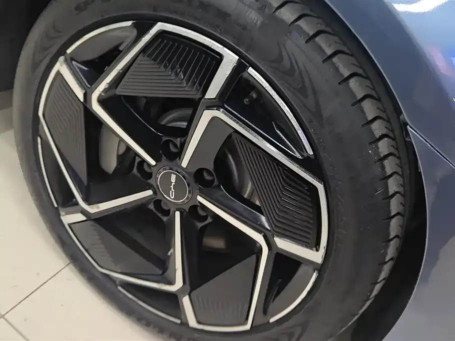 BYD Seal — фото 8
