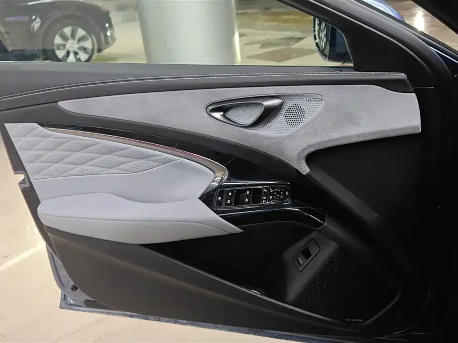 BYD Seal — фото 2