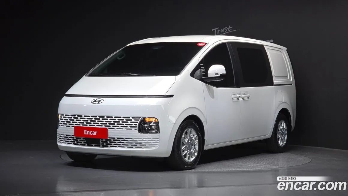 Hyundai Staria — фото 1