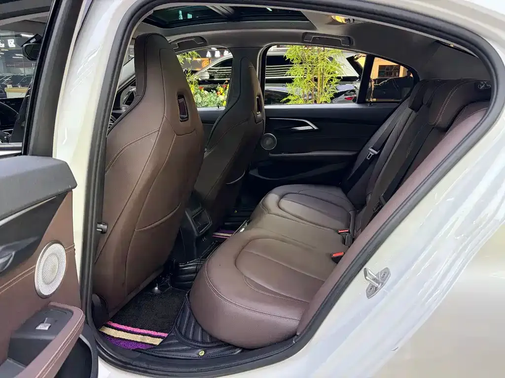 BMW 1 Series 2021 из CN, фото 3