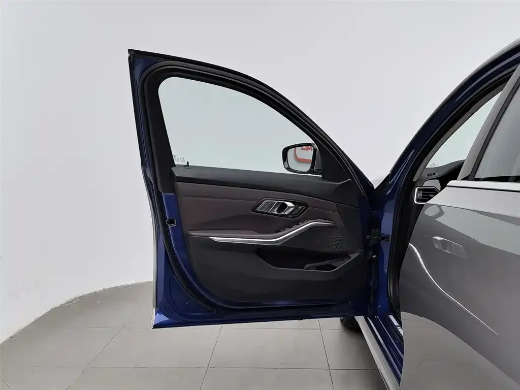 BMW 3 Series 2021 из CN, фото 8