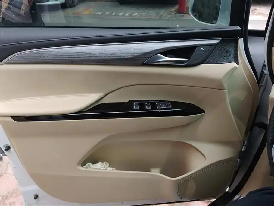 Buick GL8 Hybrid — фото 2