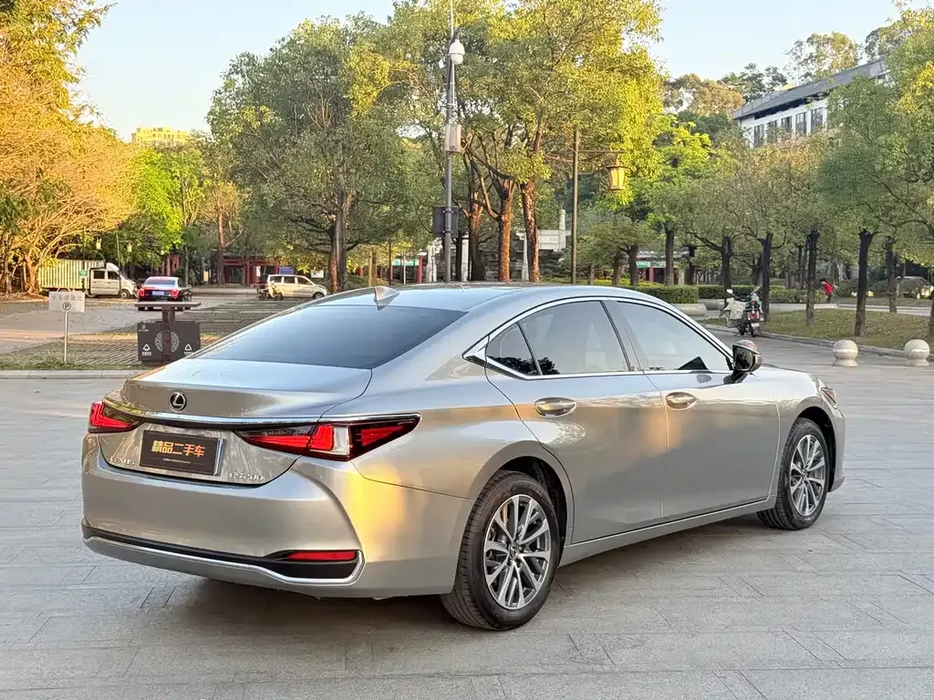 Lexus ES — фото 6