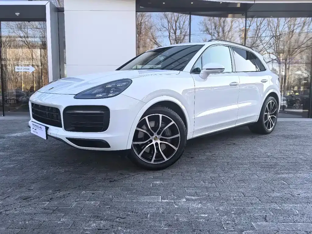 Porsche Cayenne — фото 1