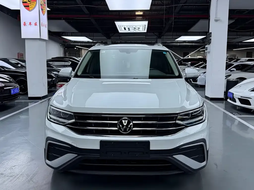 Volkswagen Tiguan L — фото 2