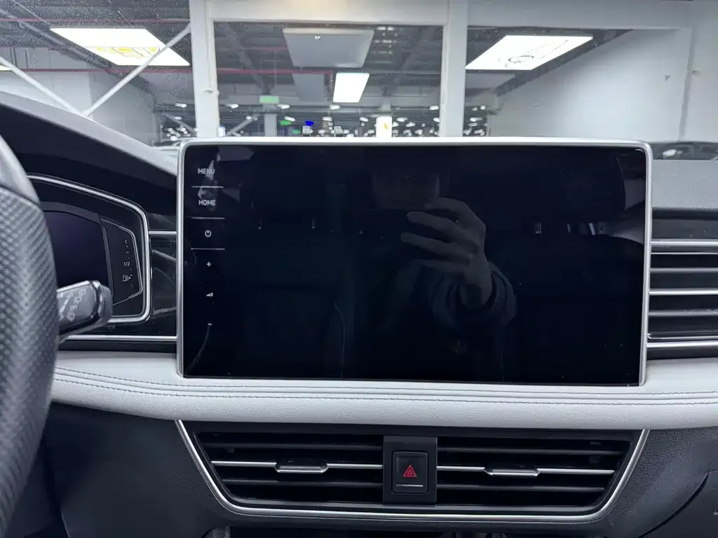 Volkswagen Tiguan L — фото 8