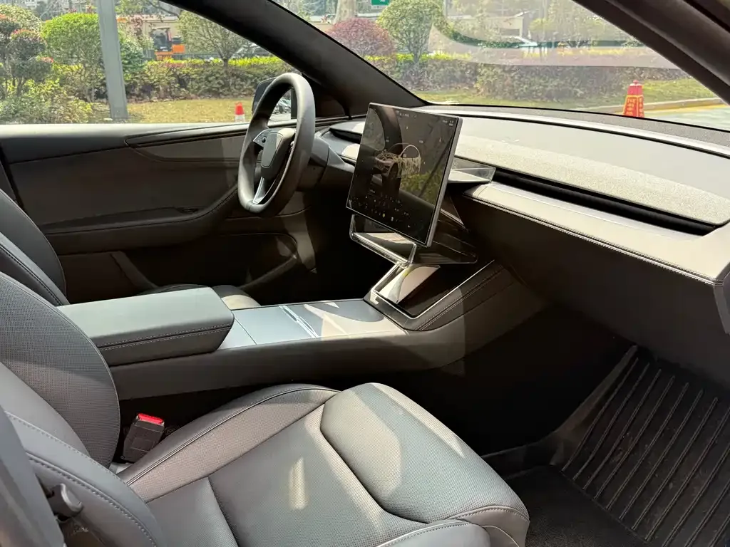 Tesla Model Y L 2025 из CN, фото 5