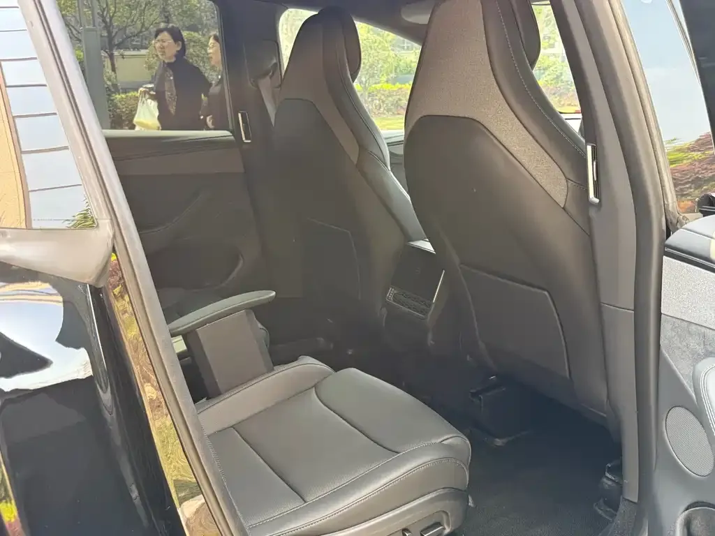 Tesla Model Y L 2025 из CN, фото 4